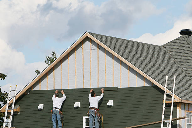 Professional Siding technician working in Ridgefield, NJ